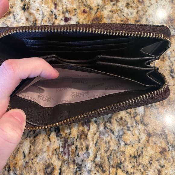 Authentic Michael Kors Wallet - Picture 4 of 4